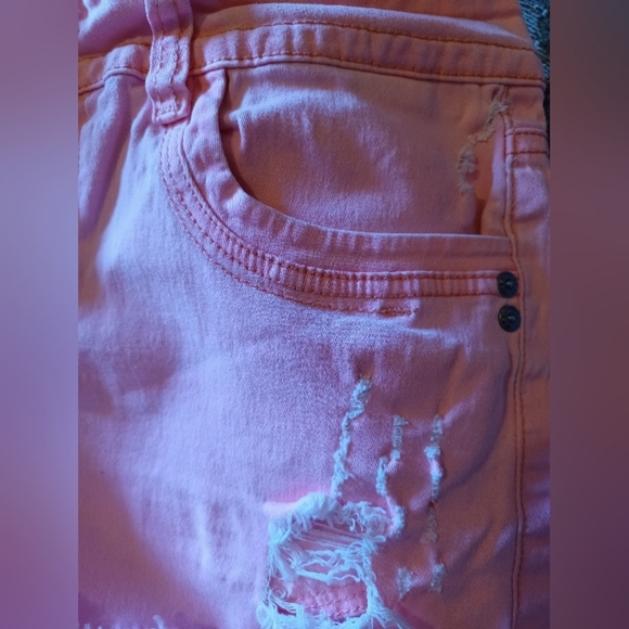 🍒 L.E.I Ashley Low-rise Ripped Pink Denim Jean Shorts - Picture 4 of 10